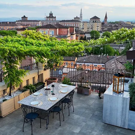 Terrazza Bonasi - Relax & Cinema Privato In Centro Storico Διαμέρισμα Μόντενα