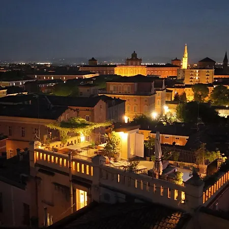 Διαμέρισμα Terrazza Bonasi - Relax & Cinema Privato In Centro Storico Μόντενα