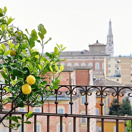 Terrazza Bonasi - Relax & Cinema Privato In Centro Storico * Μόντενα